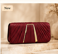 Luxury studio-style product image for Cross-Border E-Commerce 2024 New Evening Bag European and American Accessible Luxury Full Diamond Diagonal Banquet Sparkling Heart Heavy-Duty Handbag